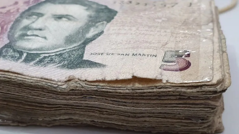 Los billetes de San Martín seguirán por un mes más