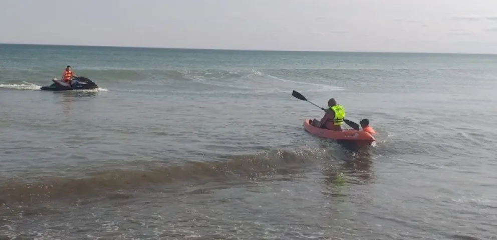 Prefectura rescató a un kayakista varado en el Puerto