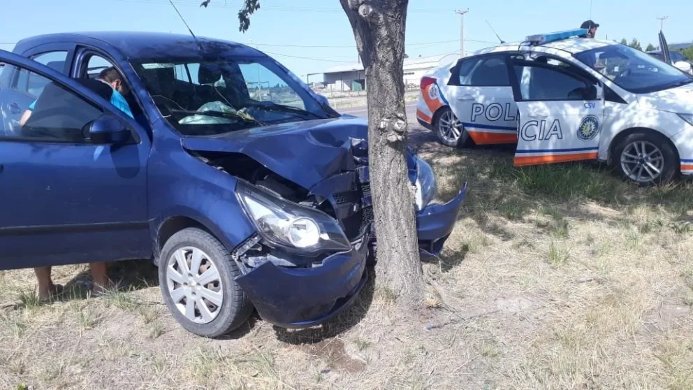 Choque camino a El Cóndor y vuelco de un camión en Patagones