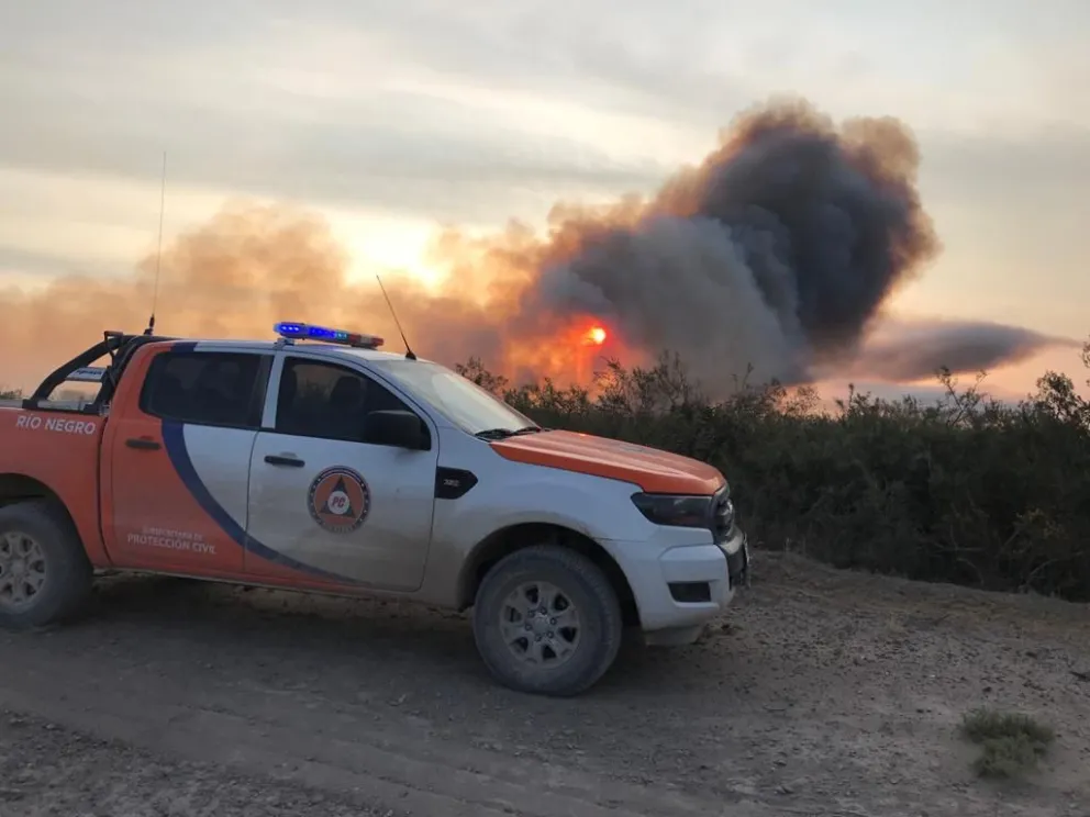 El fuego en Guardia Mitre no da tregua