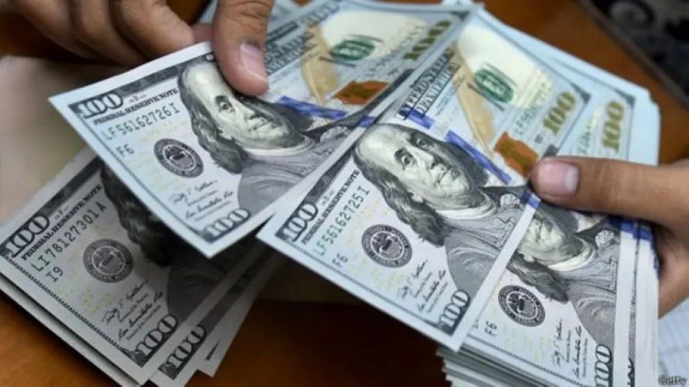 Le robaron 100 mil dólares a una anciana