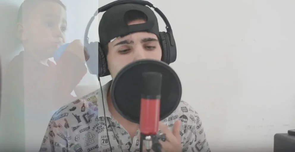 A un mes de la muerte de su hijo, le hizo un tema musical