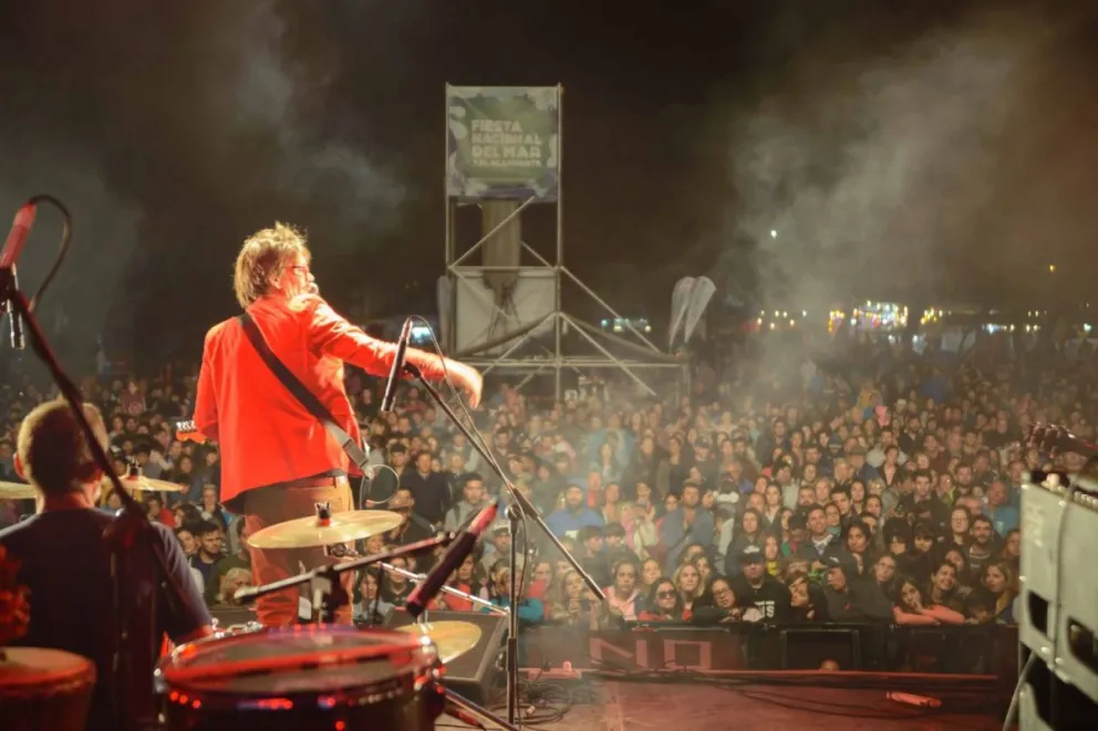 Con artistas 100% viedmenses cerró la Fiesta del Mar y del Acampante