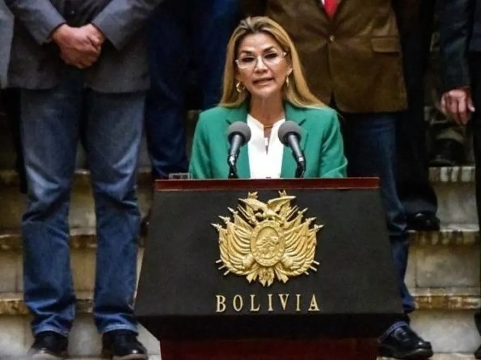 Bolivia: Jeanine Añez pidió la renuncia de todos sus ministros