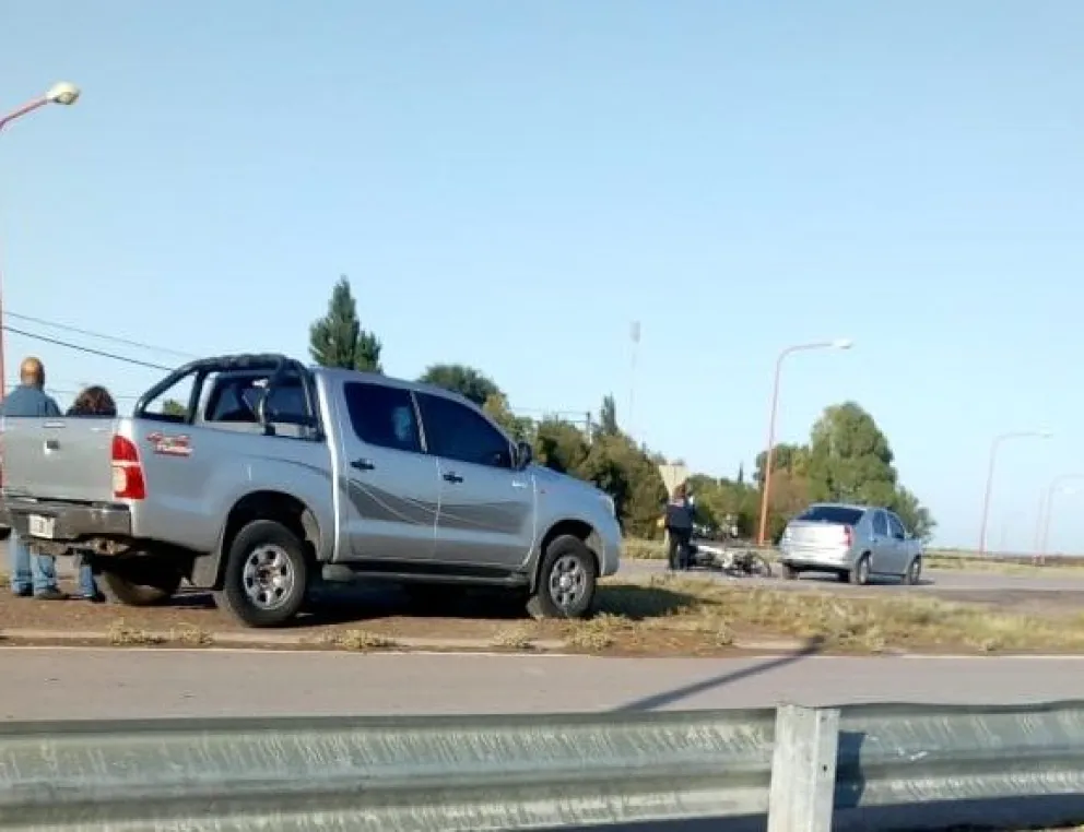 Un motociclista terminó con fracturas tras un choque