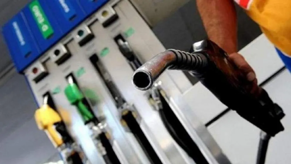 Postergan el alza en los impuestos a los combustibles