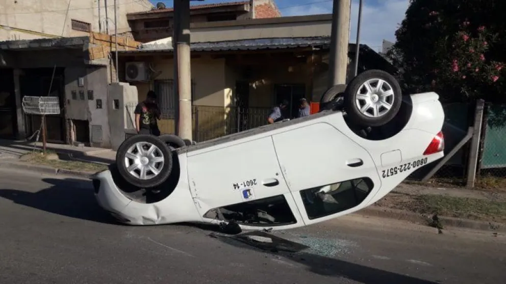 Brutal vuelco de un taxista cipoleño
