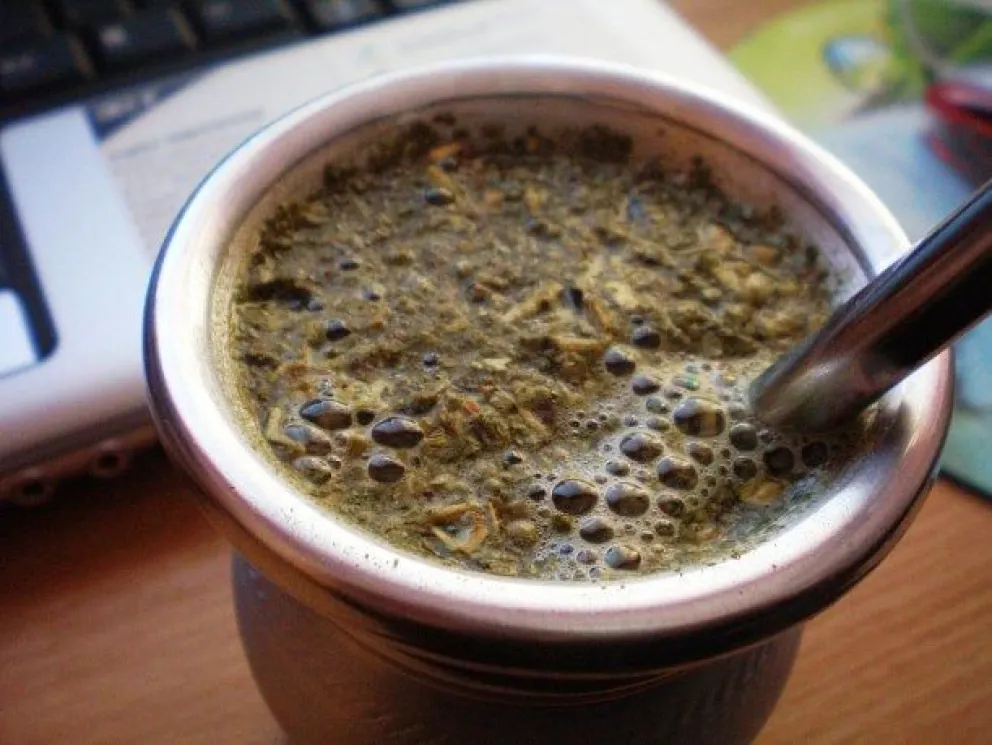 Prohíben una yerba que contiene bacterias peligrosas