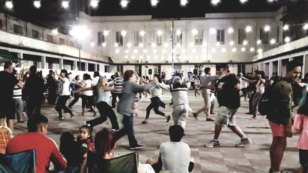 Folklore y baile le espera a Viedma en la "Amancay Peña"