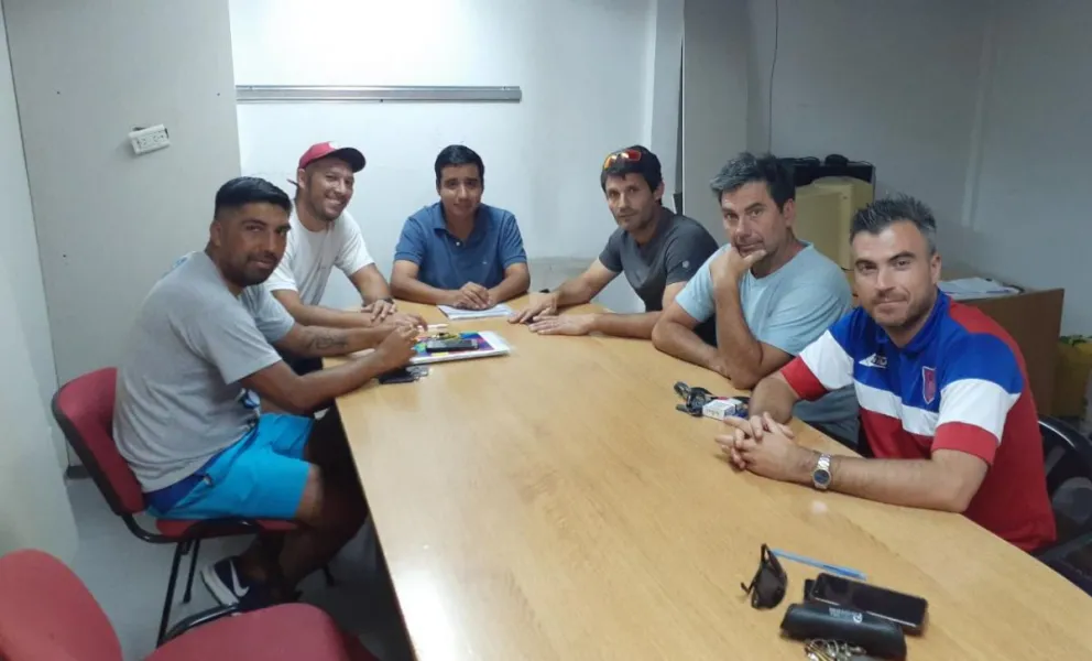 Adrián Vejar es el nuevo técnico de Villa Congreso