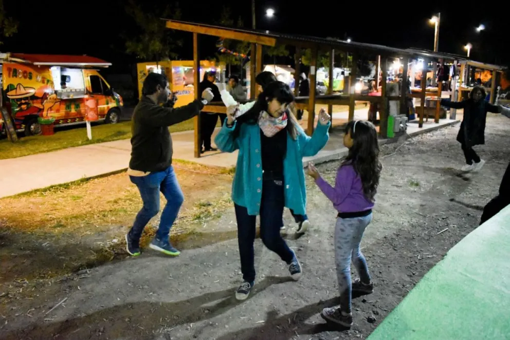 Recorrido en fotos: Paseo Artesanos en "El Cóndor" a pura música