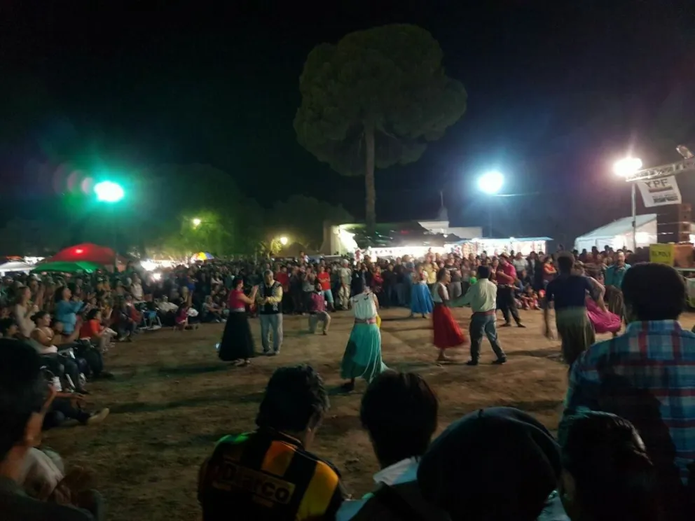 "Peña del Bailarín" en la “Fiesta de la Soberanía Patagónica"