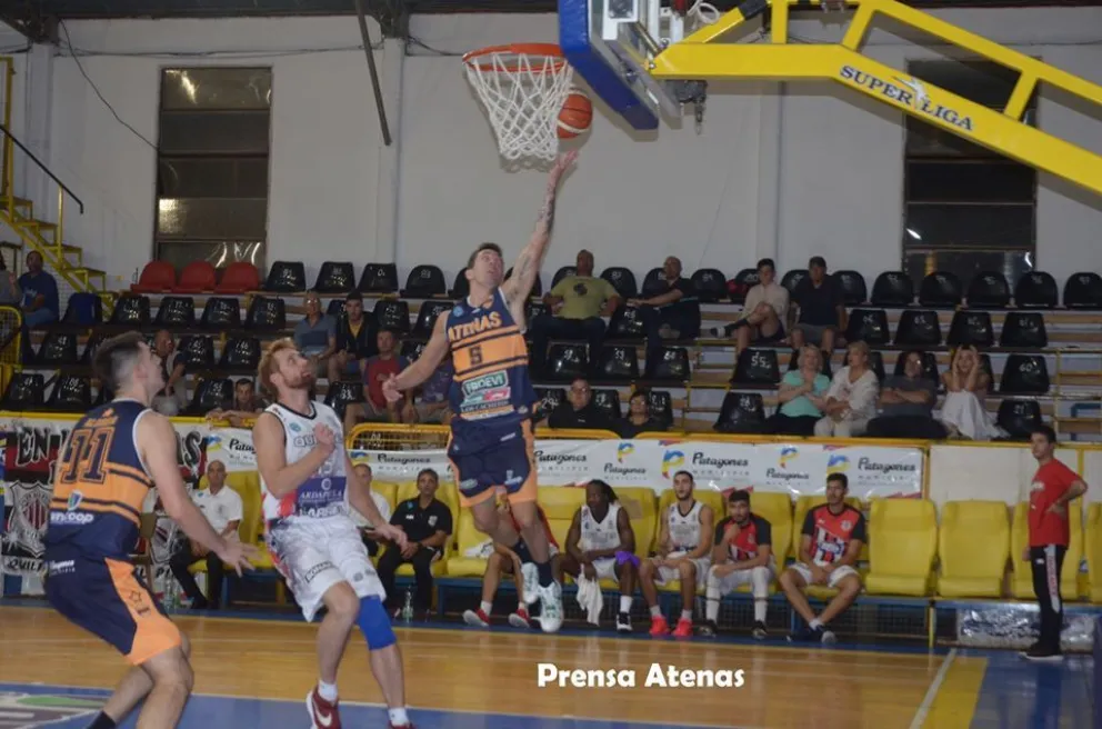 Atenas recibe a Centro Español