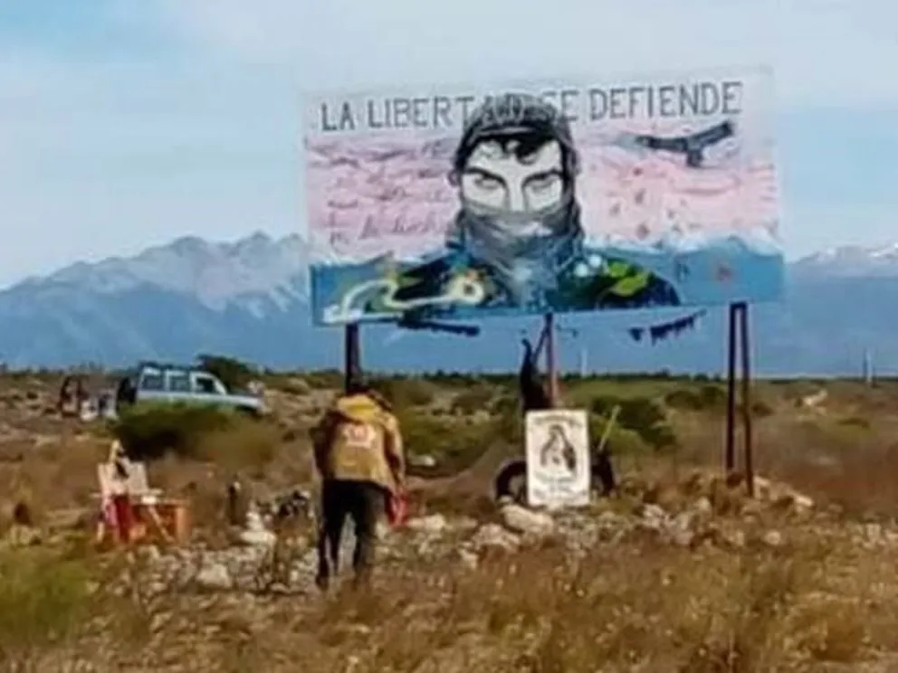 Homenaje a Santiago Maldonado a metros de donde fue hallado sin vida