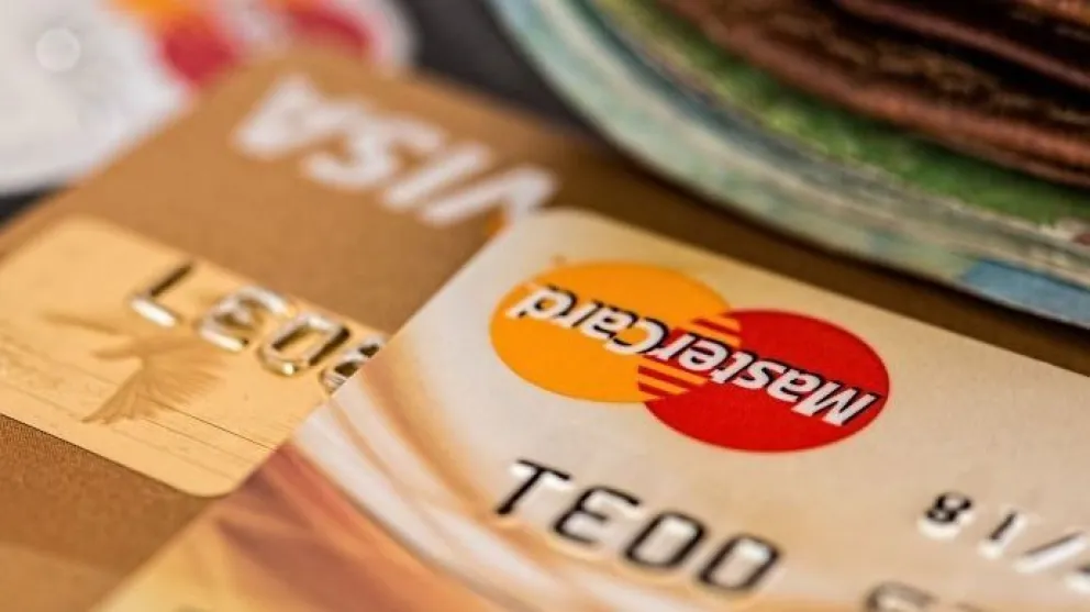 El Banco Central prevé limitar las tasas de las tarjetas de crédito