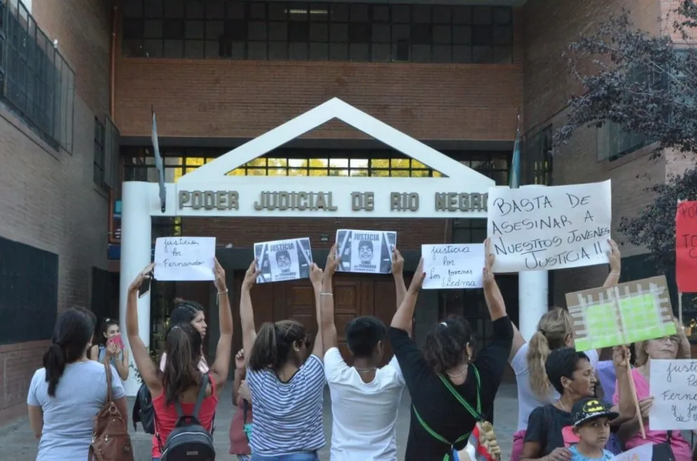 La ciudad se sumó a la marcha por el crimen en Villa Gesell