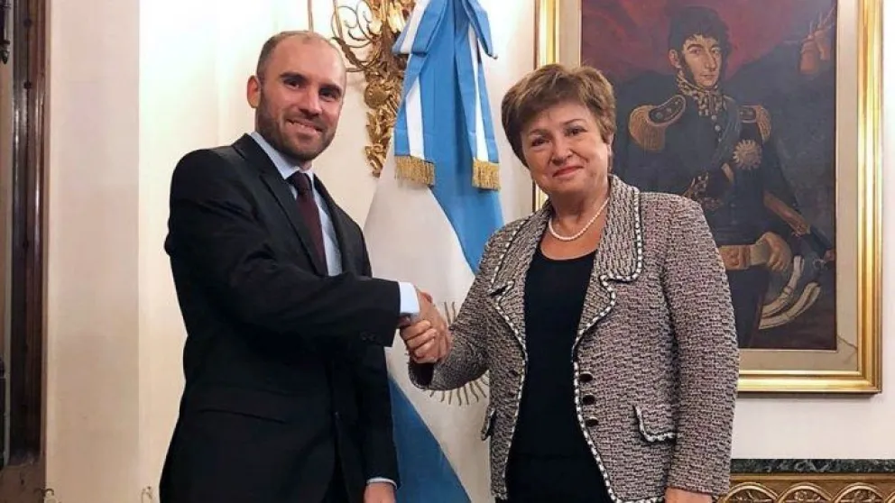 Respaldo del FMI a la Argentina: pide una quita a los acreedores privados