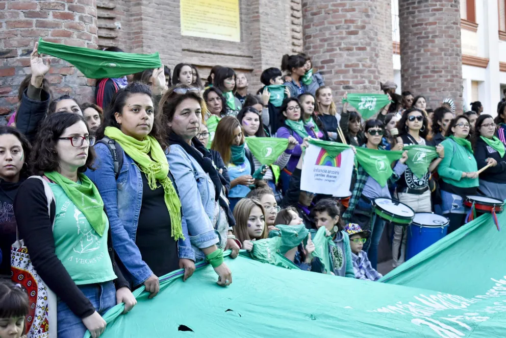 El Pañuelazo por el Aborto se sintió en Viedma