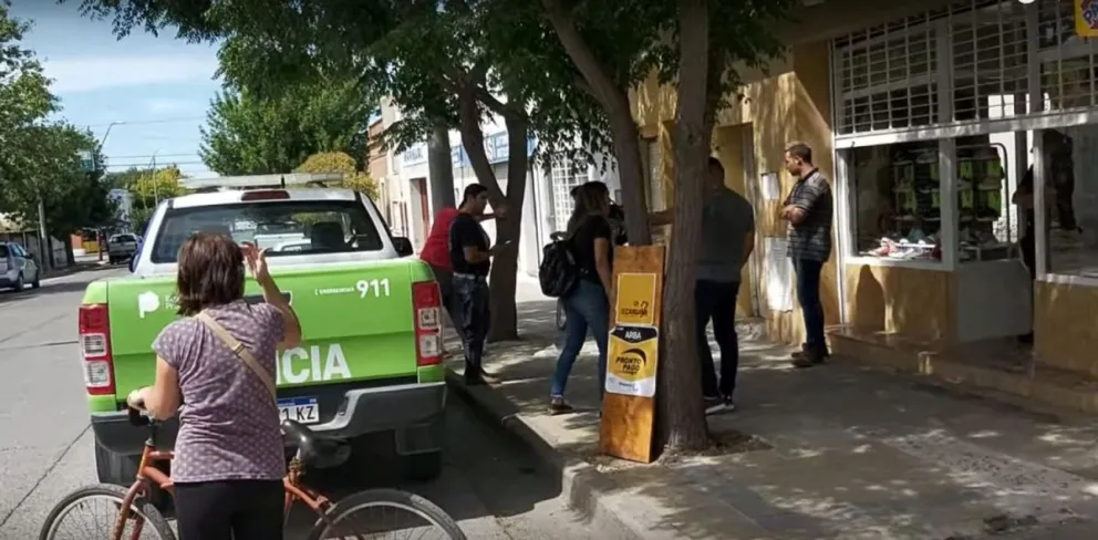 Robó a punta de pistola, pero fue atrapado por vecinos