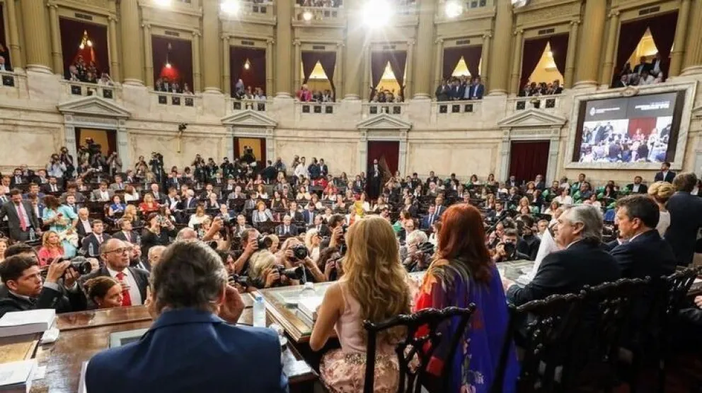 Tras el anuncio de una ley que legalice el aborto, la oposición pidió una "consulta popular"