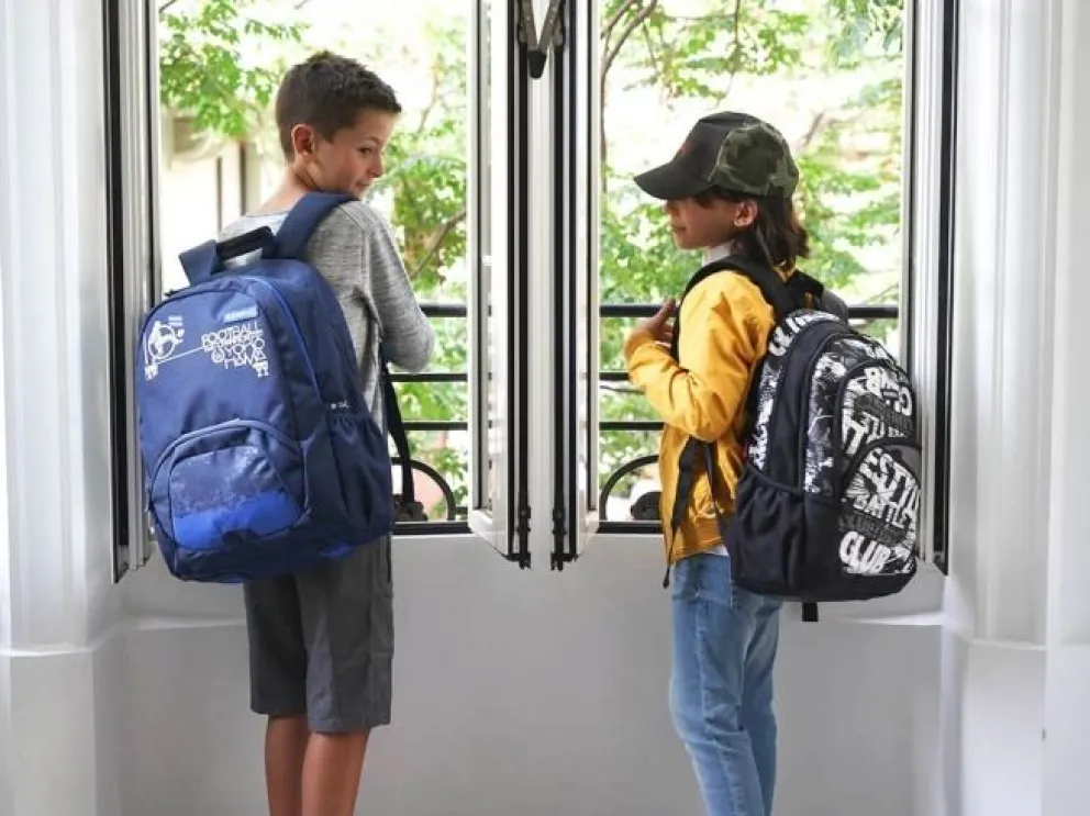 Mochilas: ¿cómo proteger la espalda de niñas y niños?
