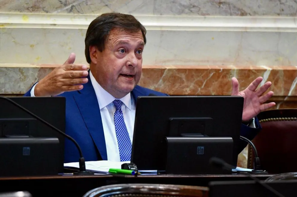 Weretilneck pidió restablecer los vuelos de Viedma