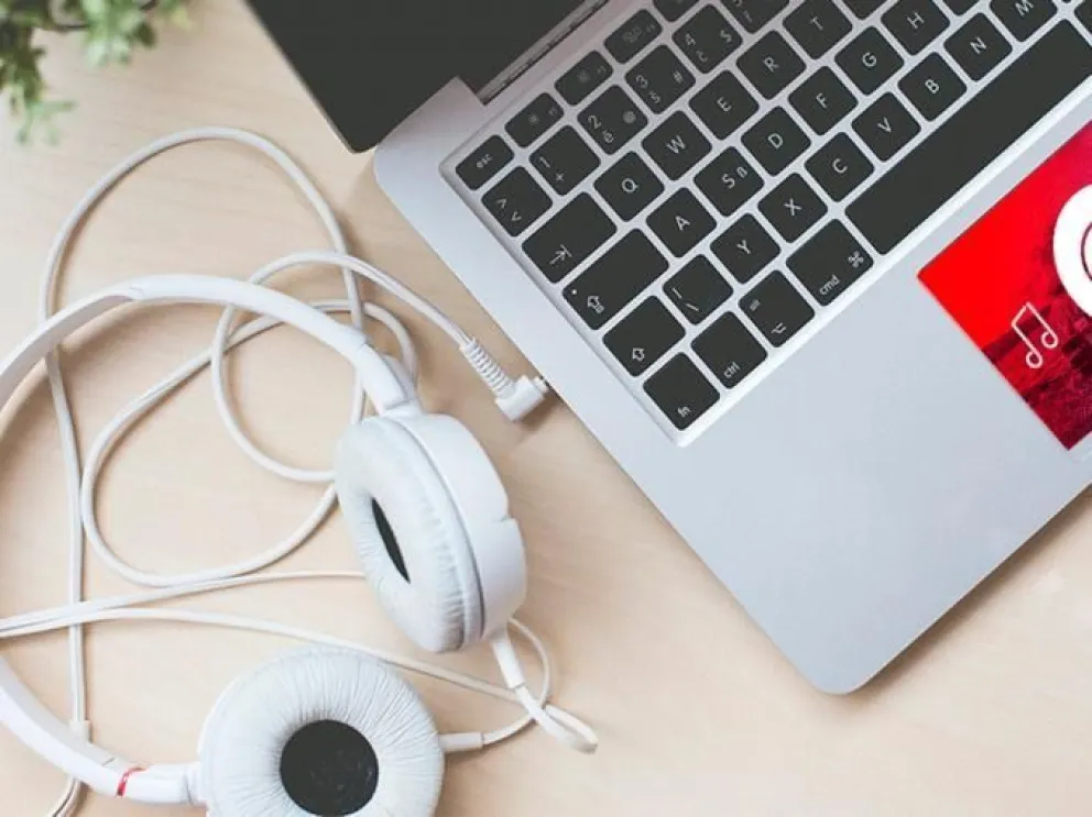 LinkedIn crea listas en Spotify  para cada momento profesional