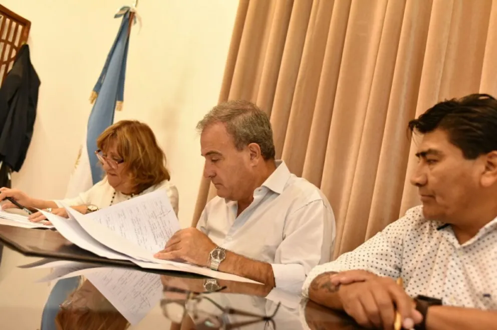 Municipio firmó convenio con Educación para colaboración mutua