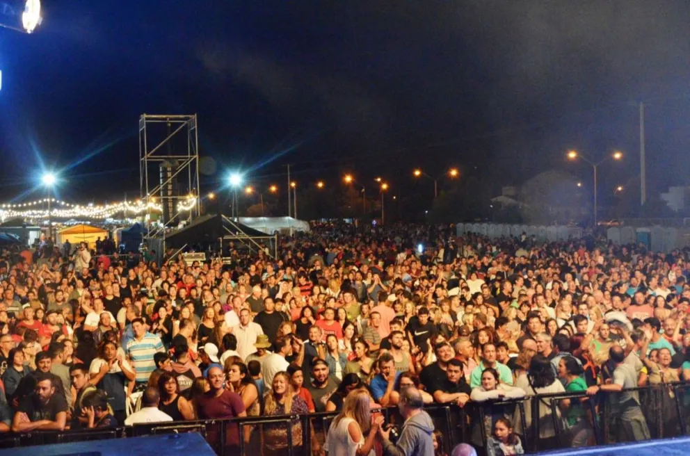 Momentos del brillante show de Miguel Mateos