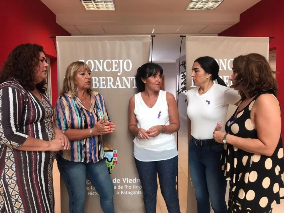 Las concejalas alzan la voz, representando a todas las viedmenses