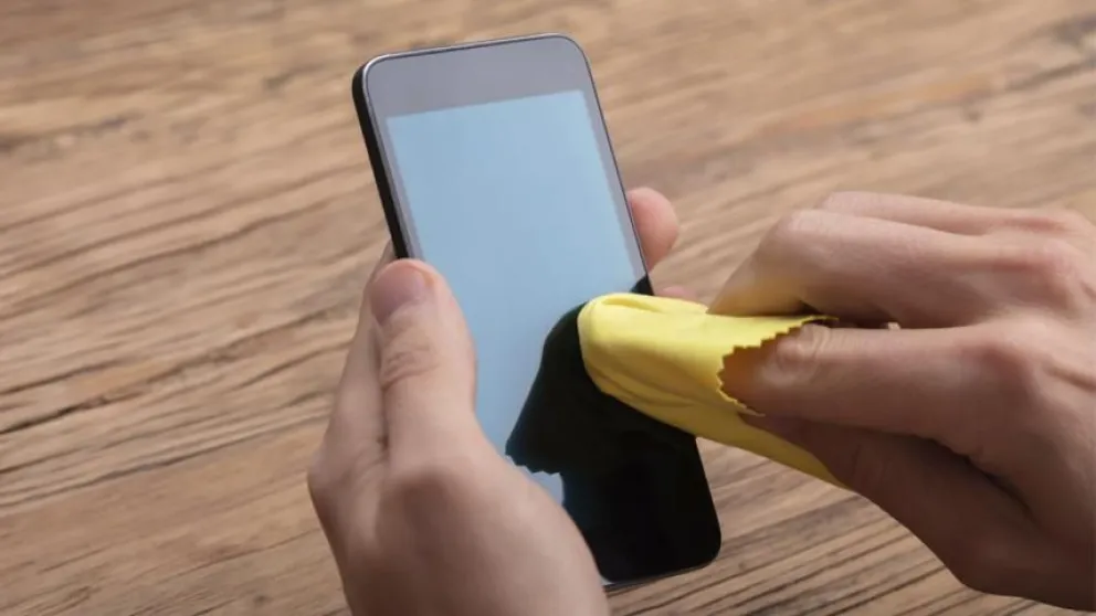 ¿Cómo desinfectar un teléfono correctamente?