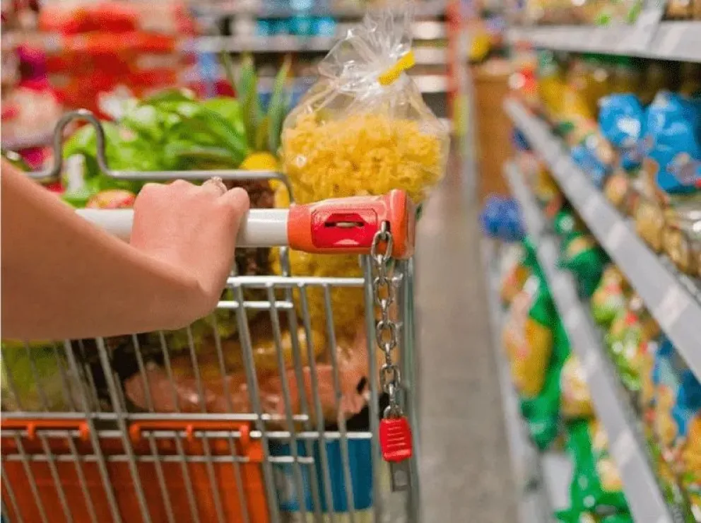Piensan colocar cintas en súper para mantener distancias