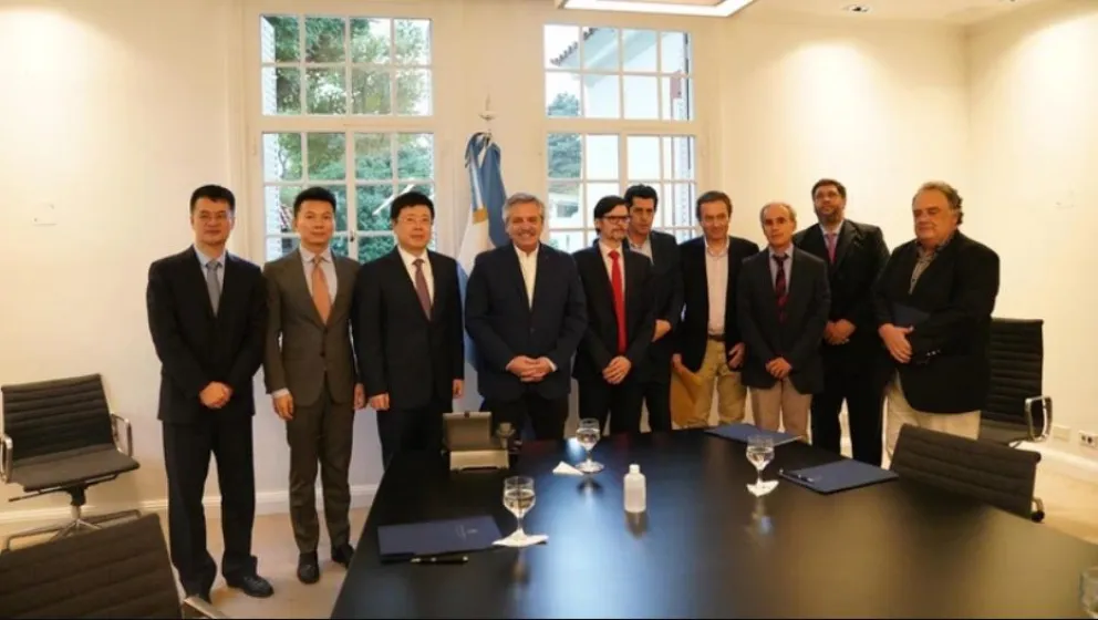 Fernández se reunió con embajador chino por la vacuna