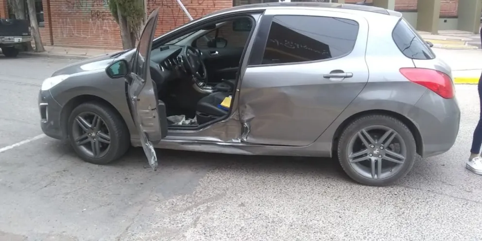 A pesar del poco tráfico, chocaron en el centro de Viedma