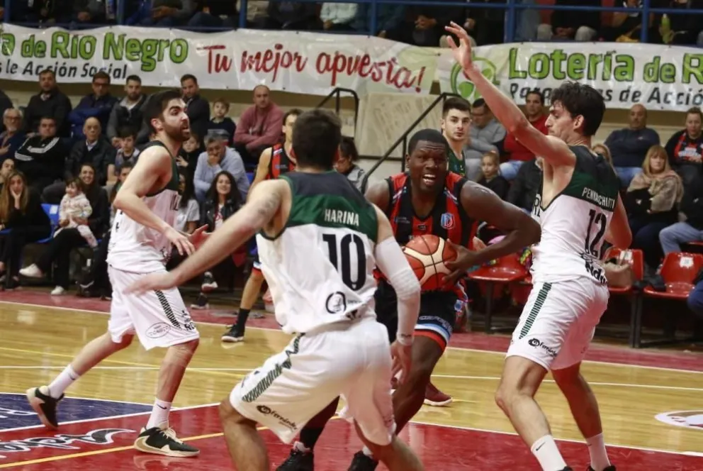 Kenneth Jones regresa a su casa