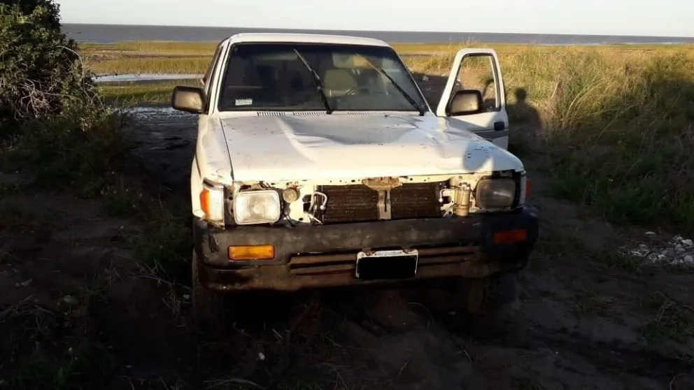 Fue a pescar a Los Pocitos y la marea se llevó su camioneta