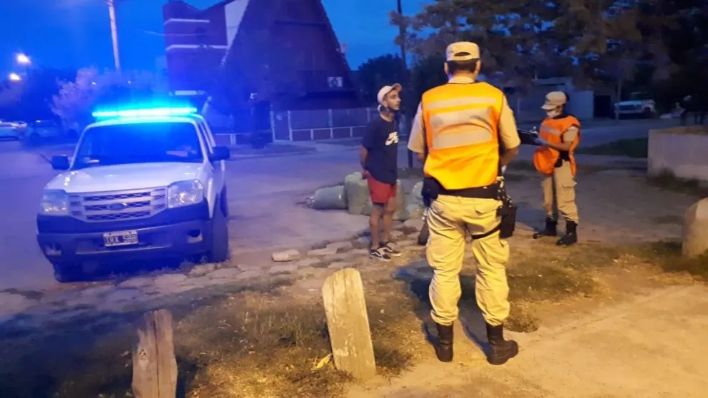 Prefectura desplega personal para garantizar el aislamiento social preventivo