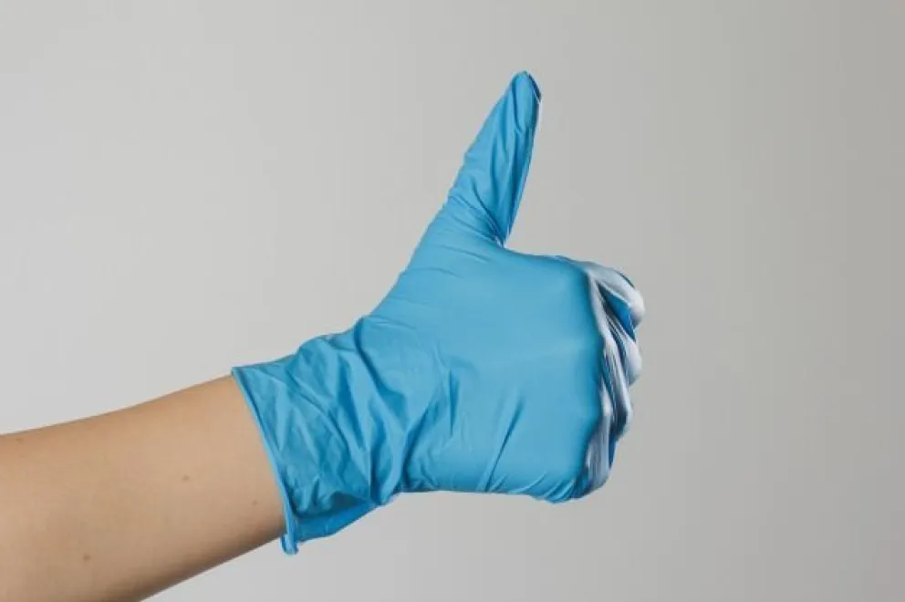Tips para ponerse y quitarse los guantes correctamente