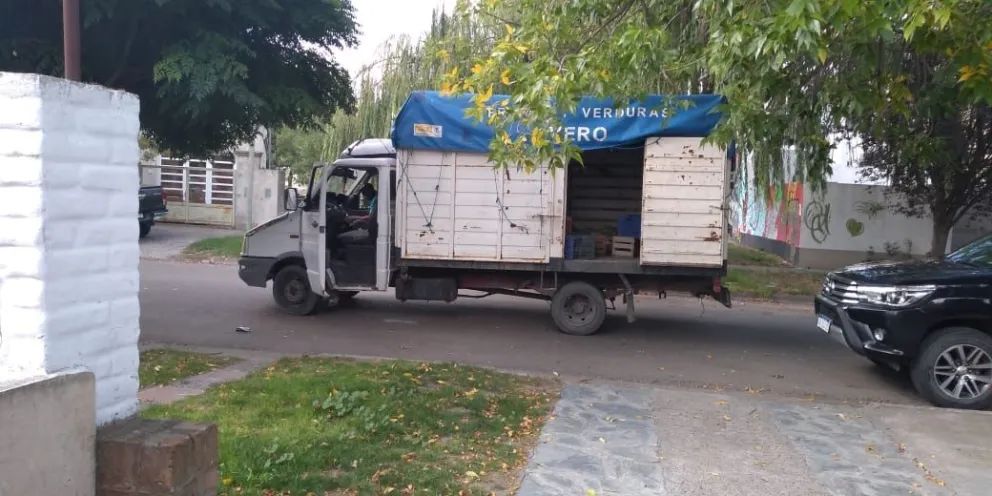 Le hacen frente al cierre de la feria con reparto a domicilio
