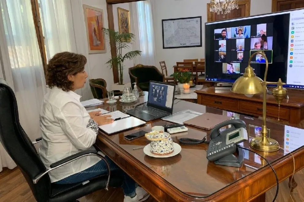 Carreras prorrogó el receso general de la Administración Pública