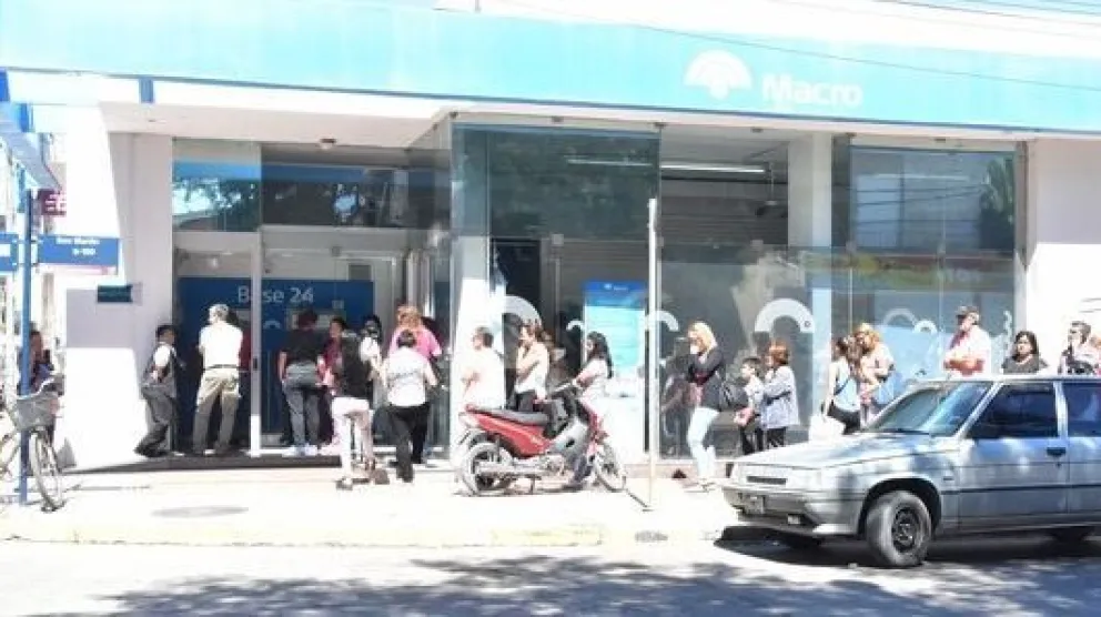 Jubilados, AUH y planes sociales: los bancos abrirán este sábado y domingo