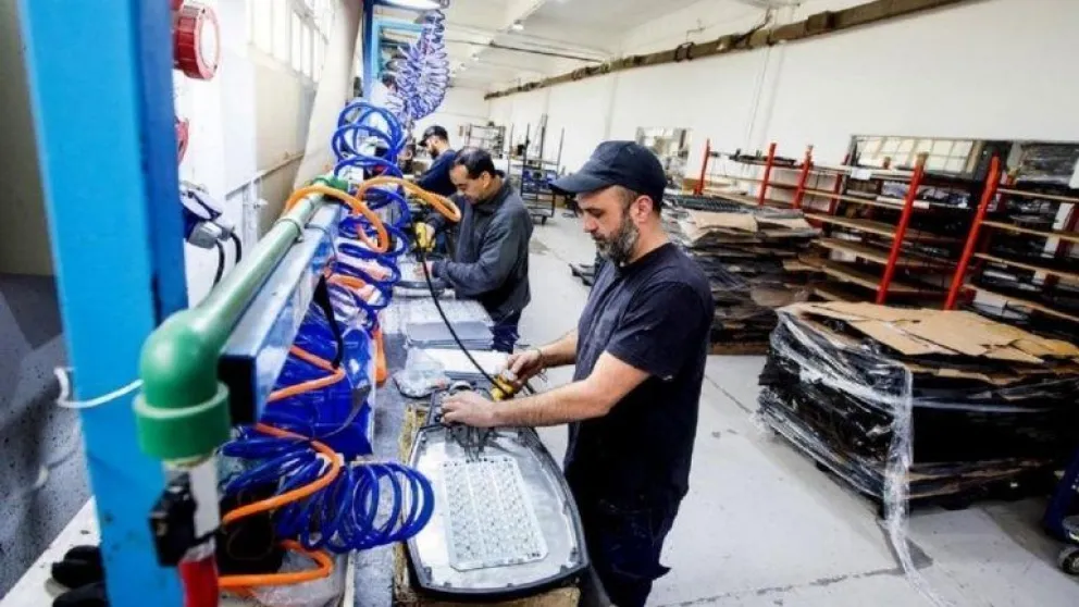 Extienden el programa de asistencia a las empresas "esenciales"