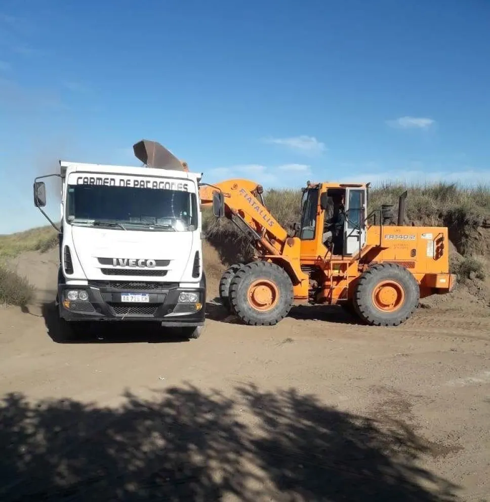 Tareas de mantenimiento y limpieza en los caminos de Stroeder