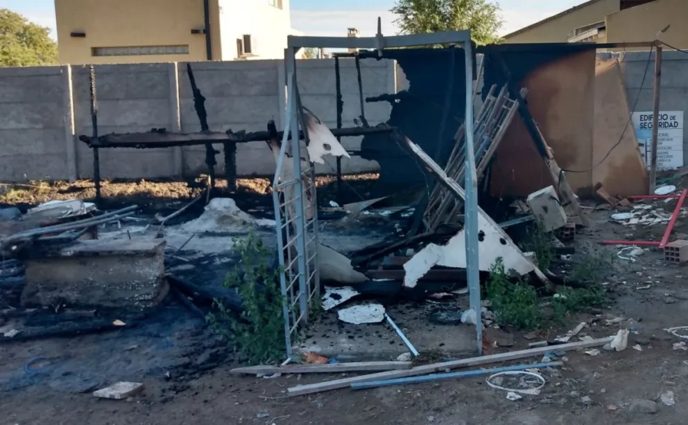 Investigan un incendio en el edificio de Seguridad