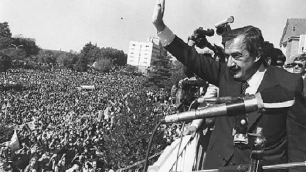 Se cumplen 36 años del anuncio de Alfonsín, de marchar hacia “el sur, el mar y el frío”