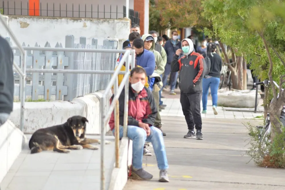 Hay un alto acatamiento al uso de barbijos pero mucha circulación