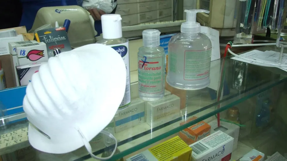 El Gobierno fijó precios máximos para los barbijos y el alcohol en gel