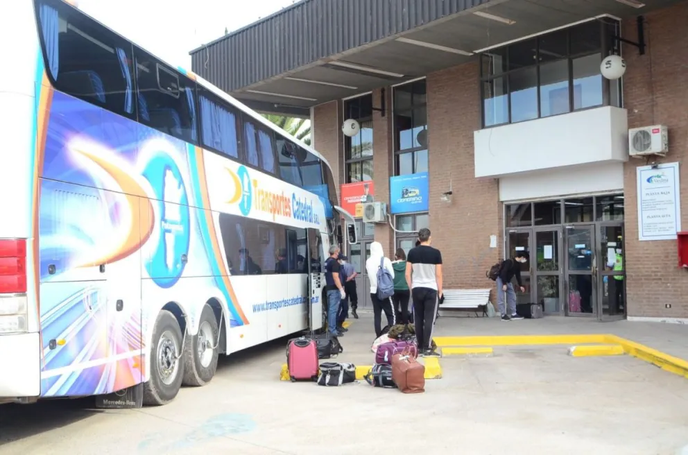 Controles en la Terminal por un contingente que llegó de La Plata