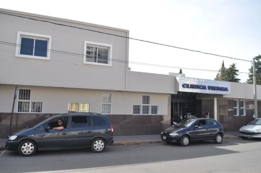 Clínica Viedma aisló a profesionales y hay dos casos sospechosos