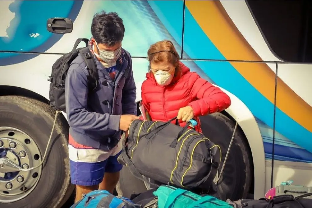 Rionegrinos podrán regresar a sus casas en vehículos particulares